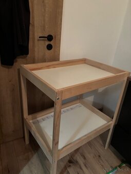 Prebaľovací pult - 2