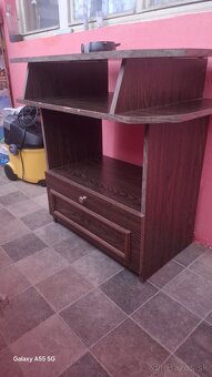 Stolík pod televízor - 2