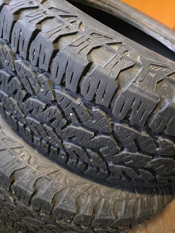 Predám zánovné celoročné pneumatiky - 2
