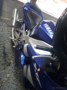 Yamaha R1 - 2