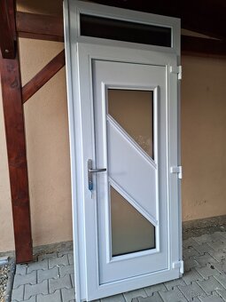 Predam vchodové plastové dvere - 2