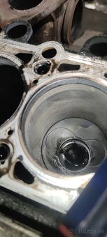 Predám blok motora T5 2.5 TDI - 2