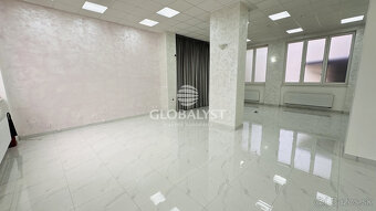 Prestížne obchodné priestory 160 a 200 m2 - v centre Prešova - 2