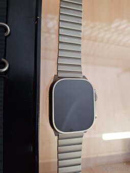 Apple Watch Ultra 49mm, Titanové - 2