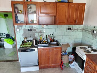 ZNÍŽENÁ CENA predám staršiu kuchynskú linku - 2