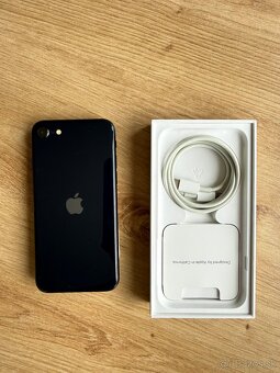 Predám iPhone SE 2022 (3. generácia) - 2