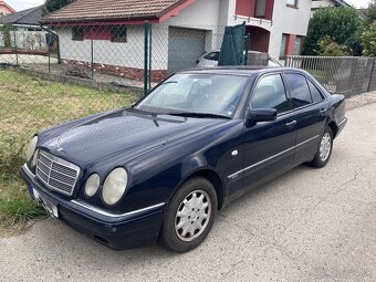 Mercedes-Benz E220 - diesel - 2