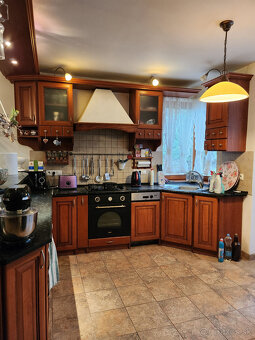 Novší, poschodový rod.dom M.Lapáš na 11á pozemku - 2