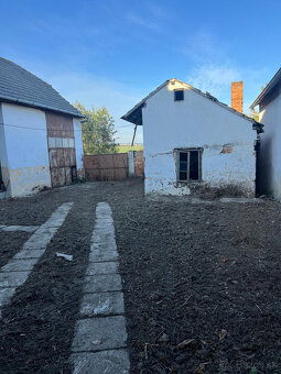 Predám starý rodinný dom s pozemkom Očkov - 2