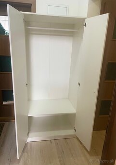 Vešiaková skriňa - 2