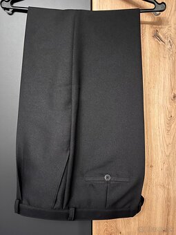 Pánsky oblek čiernej farby veľkosť 52 - 2