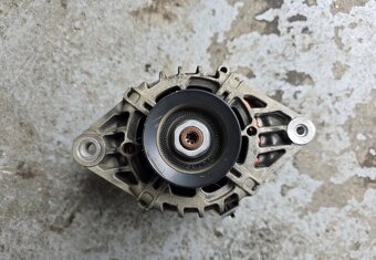Alternátor Hyundai i20 1.2 37300-03300 - 2