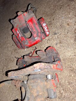 Zadne brzdove strmene e46 330d - 2