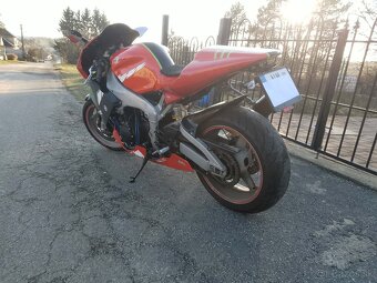 Yamaha R1 - 2