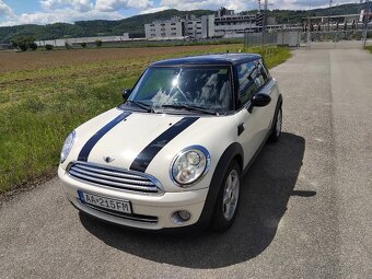 Mini Cooper R56 1,6i Benzín 88kw white pepper,Klimatronic - 2