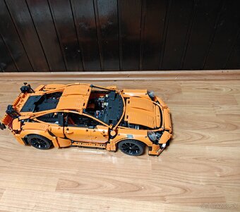LEGO Technic 42056 Porsche 911 GT3 RS. - 2