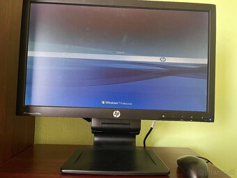 HP pc s HP monitorom a oficialnym windows 7 - 2