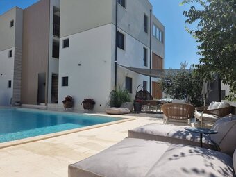 CHORVÁTSKO - Luxusný dom s troma apartmánmi - VODICE - 2
