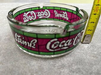 Predám sklenený popolník coca-cola - 2