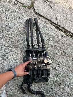 Hydraulicky rozvadzac - 2
