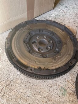 Spojkova sada ,dvojhmota VW passat b6 2.0 TDi 103 kw - 2