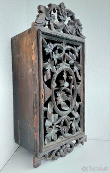 STAROŽITNÁ RUČNÁ DREVOREZBA / ÚLOŽNÁ SKRINKA / 19 x 36 x 67 - 2