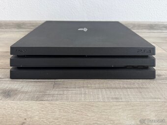 Predám Playstation 4 Pro 1TB + Controller - 2