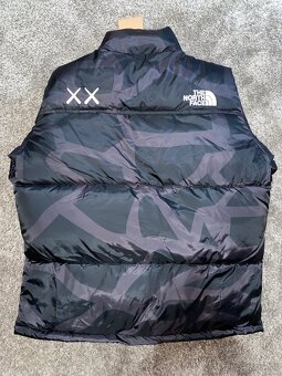 North face kaws x retro - 2