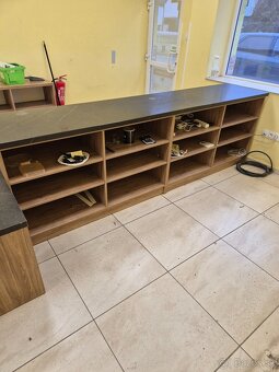 Obchodné zariadenie - 2