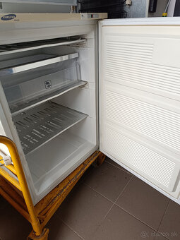 Predám mrazničku 150 litrovu - 2