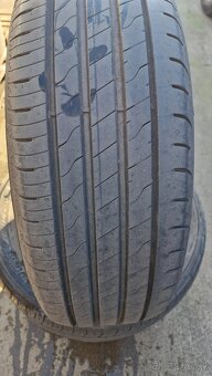 Good Year 215/65 R16 - 2