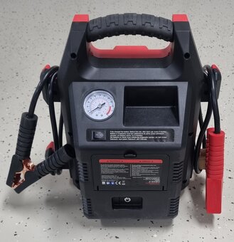 Zariadenie 4v1 (JUMPstarter, kompresor, svetlo, nabíjačka) - 2