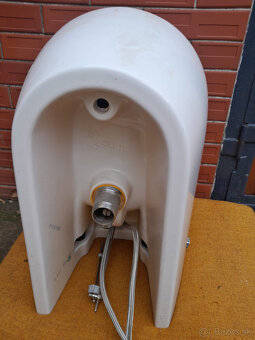 Závesný bidet s batériou - 2