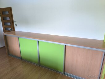 Skriňa, nízka, vstavaná, vhodná do detskej izby - 2