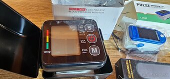Digitálny tlakomer teplomer a Pulzný oximeter - 2