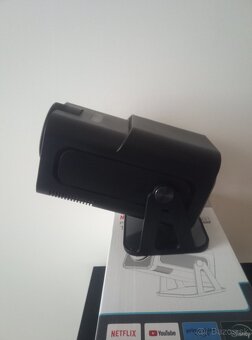 LCD projektor s Androidem 13 a televizními aplikacemi - 2