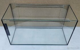 Sklenené akvária. - 2