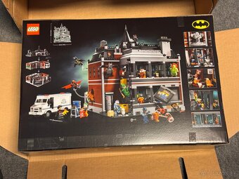 LEGO 76300 - Arkham Asylum - 2