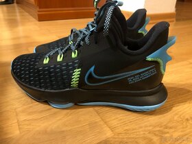 Nike Lebron Witness V v. 43 - 2