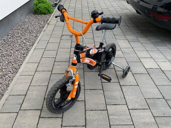 Predam detsky bicykel s pomocnymi kolieskami - 2
