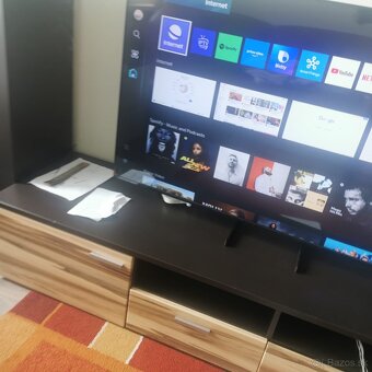 Samsung Crystal UHD DU7100 55" Smart TV (4K) - 2