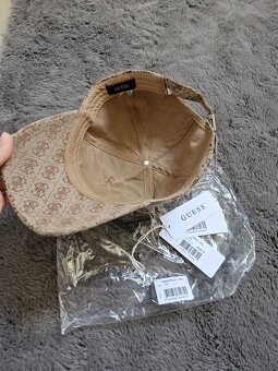 Guess bezova hneda monogram siltovka capica - 2