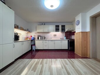 Rodinný dom s veľkým pozemkom 1917 m² v tichej časti Holíča - 2