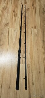 2 rovnaké udice na sumcov zadarmo puzdro - 2