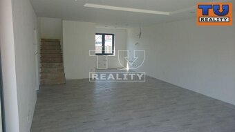 RODINNÝ DOM DVOREC NA POZEMKU 480 m2 - 2