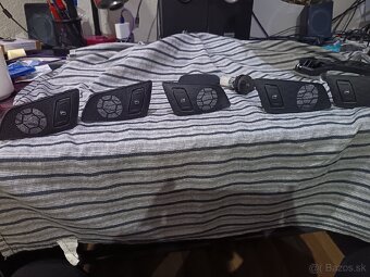 Predám tlačítka na okná aj kryty na repráky 1Z0 Octavia 2 - 2