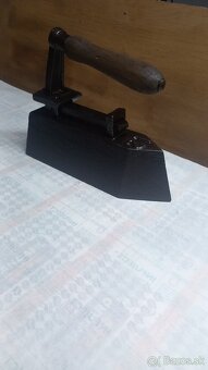 Starožitná žehlička - 2