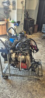 Predám motor cnha 140 kw - 2