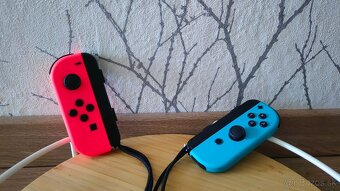 🎮 Joy-Con ovládače + nabíjačka pre Nintendo Switch TOP stav - 2