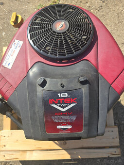 Štvrortaktný dvojvalcový motor BRIGGS&STRATTON - 2